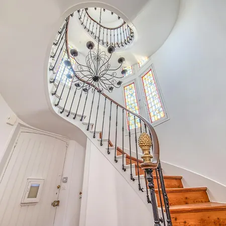 בית נופש Historic In With Heated Pool