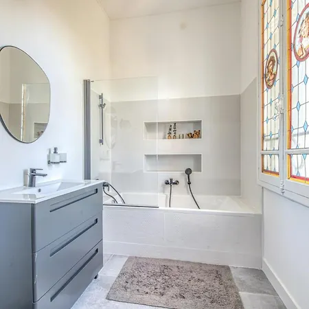 בית נופש Historic In With Heated Pool *