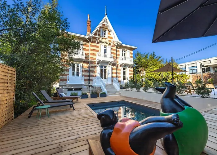 بيت للعطل Historic In With Heated Pool