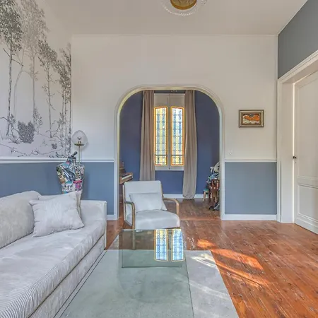 Historic In With Heated Pool Semesterbostad
