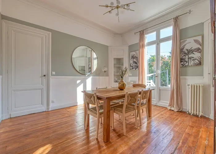 Historic In With Heated Pool 아르카숑