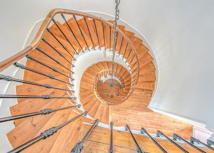 度假居 Historic In With Heated Pool