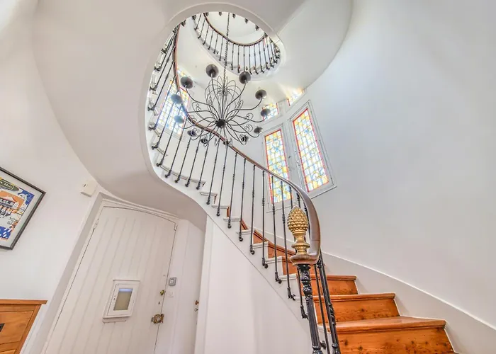 度假居 Historic In With Heated Pool